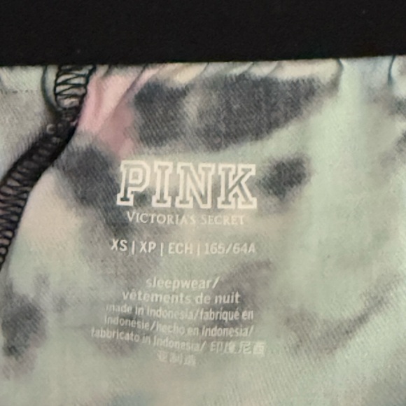 VS PINK Tie Dye Sleep Shorts - Picture 4 of 4